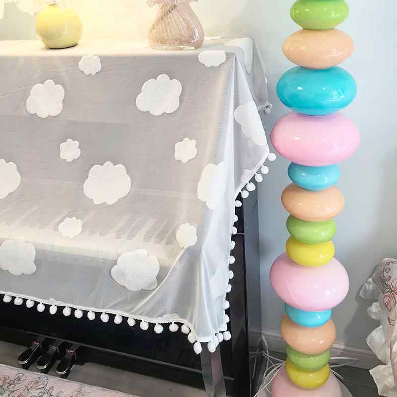 おしゃれ ピアノ カバー アップライト 防塵 保護 装飾布 軽量 薄手 シアー 白 雲柄 ポンポン付き 通気性 家具 テーブルクロス スクエア 洗濯可能