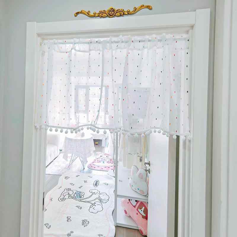 カフェカーテン おしゃれ レース 小窓 目隠し 透け感 白 薄手 半遮光 穴あけ不要 賃貸対応 リビング 間仕切り カラフル ポップ 子供部屋 寝室 ポンポン付 装飾