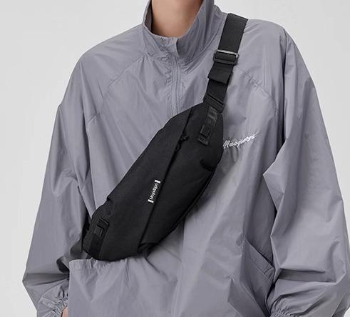 斜め掛けバッグ メンズ レディース ショルダー 小さめ ジッパー ポケット ウエストポーチ 普段使い カジュアル シンプル 英文字ロゴ 黒 青 カーキ