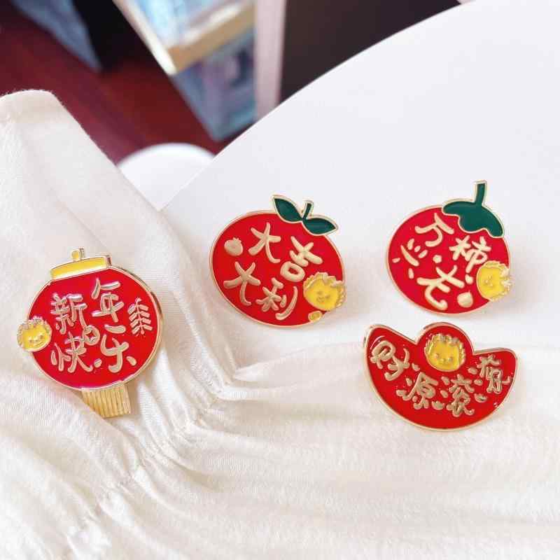 バッジ おしゃれ チャイナ風 漢字 新年 縁起の良い 幸運 春 祭り ブローチ テキスト 衣類 装飾 アクセ..