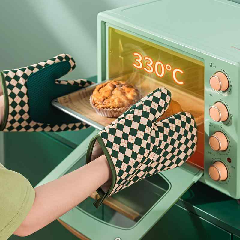 鍋つかみ ミトン 家庭用 キッチン 料理 オーブン 電子レンジ 火傷防止 厚手 シリコン 滑り止め 高温耐性 セット チェス盤柄 クマ 文字