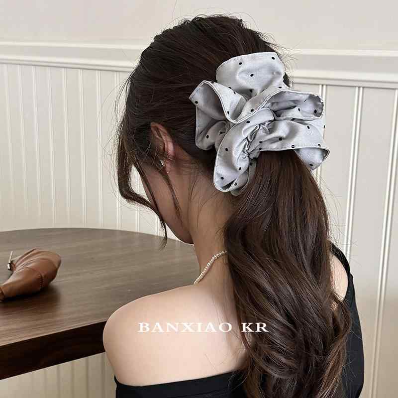 シュシュ かわいい レディース 韓国 布 大きめ ポニーテール ヘアゴム アクセサリー 大人 カジュアル シンプル ドット柄 グレー プレゼント 誕生日