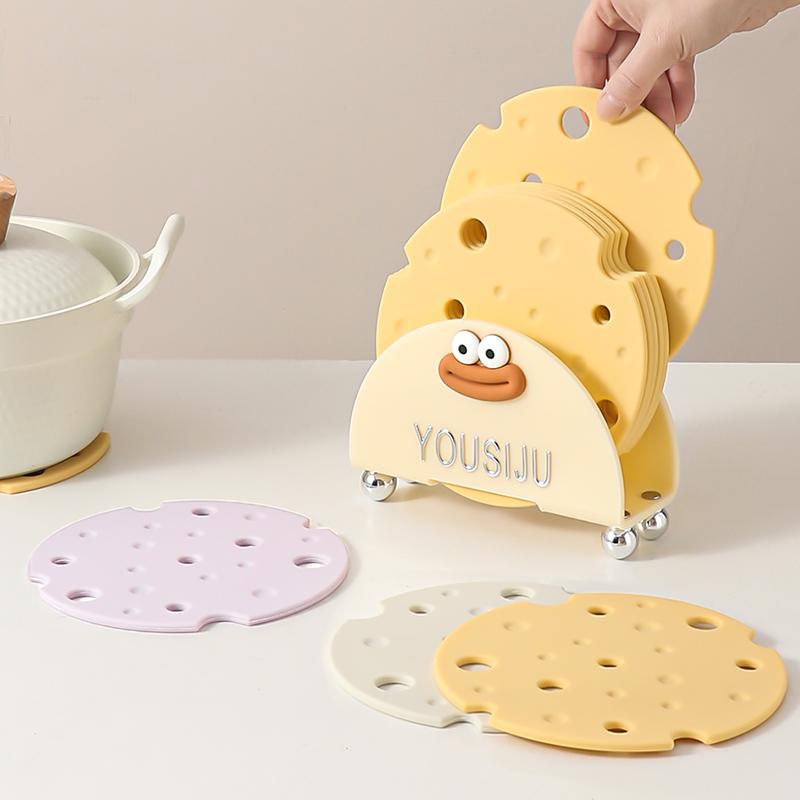 鍋敷き おしゃれ シリコン チーズ 断熱 マット 火傷 防止 ポット カップ ボウル 家庭用 高温 耐性 ディナー プレート ダイニング テーブル 柔らかい 防水 英字 スタンド 収納 セット 黄色 ミルクホワイト