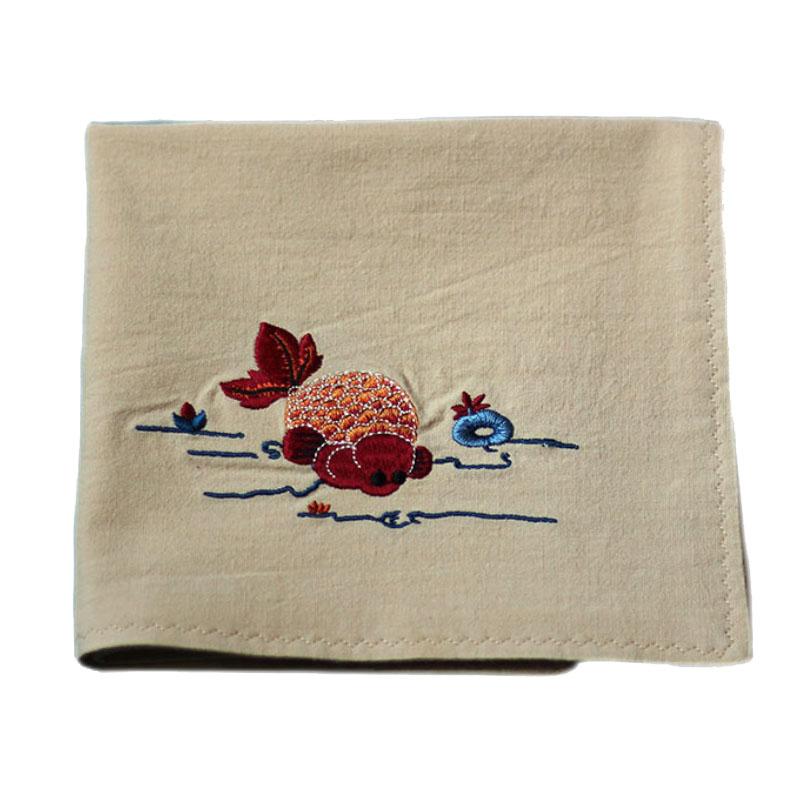 ハンカチ 刺繍 中国風 レトロ ユニセックス 正方形 手巾 ハンカチーフ 吸汗性 シニア 紳士 マダム ミセス 誕生日 プレゼント シンプル カジュアル グレー ピンク アプリコット 鯉