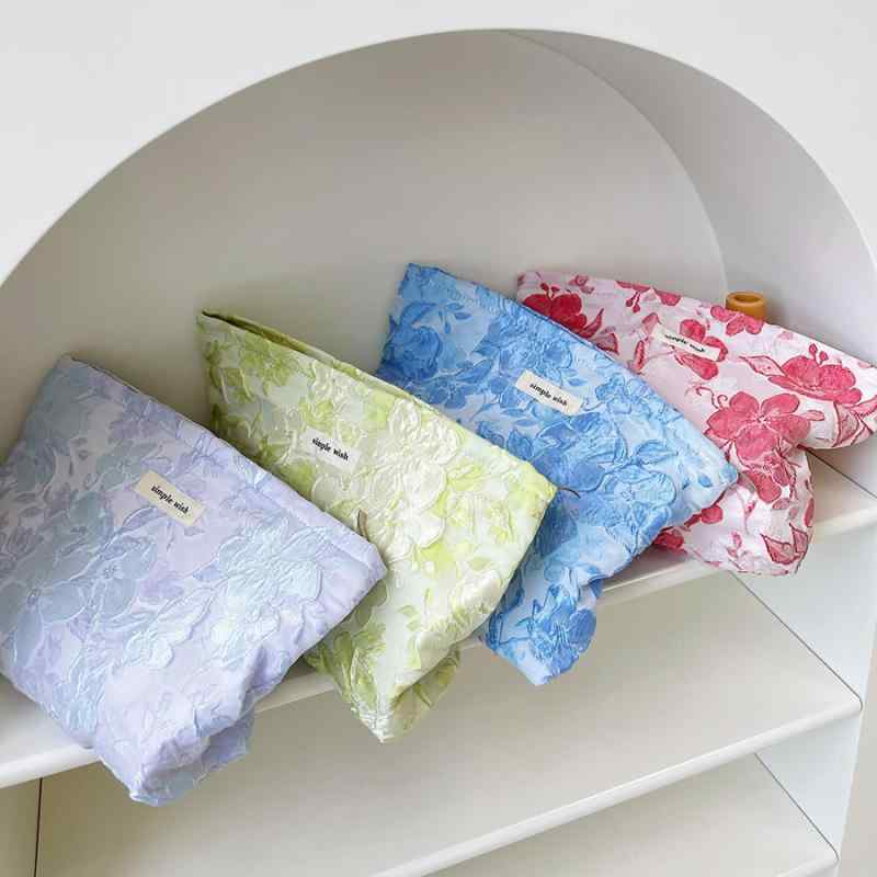 ポーチ 小物入れ 大容量 コスメ サニタリー ポータブル クラッチ ファスナー キャンバス ブロケード 布 旅行 母の日 プレゼント おしゃれ 花柄 英字 青 紫 赤(4)