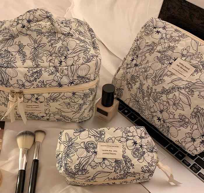 ポーチ 小物入れ 大容量 収納 整理整頓 コスメ サニタリー ポータブル 持ち手付き ファスナー キルティ..