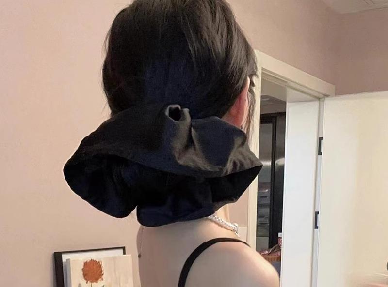 シュシュ 大きめ レディース シンプル ゴム サテン 無地 韓国 黒 茶色 カーキ クリップ カジュアル おしゃれ 普段使い ヘアアクセサリー おでかけ お団子...