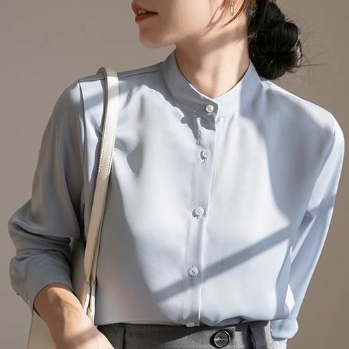 Long-Sleeved - スタンドカラーシャツ レディース 春秋 トップス ブラウス パールボタン サテン 長袖 OL ビジネス フォーマル 韓国 無地 青 白