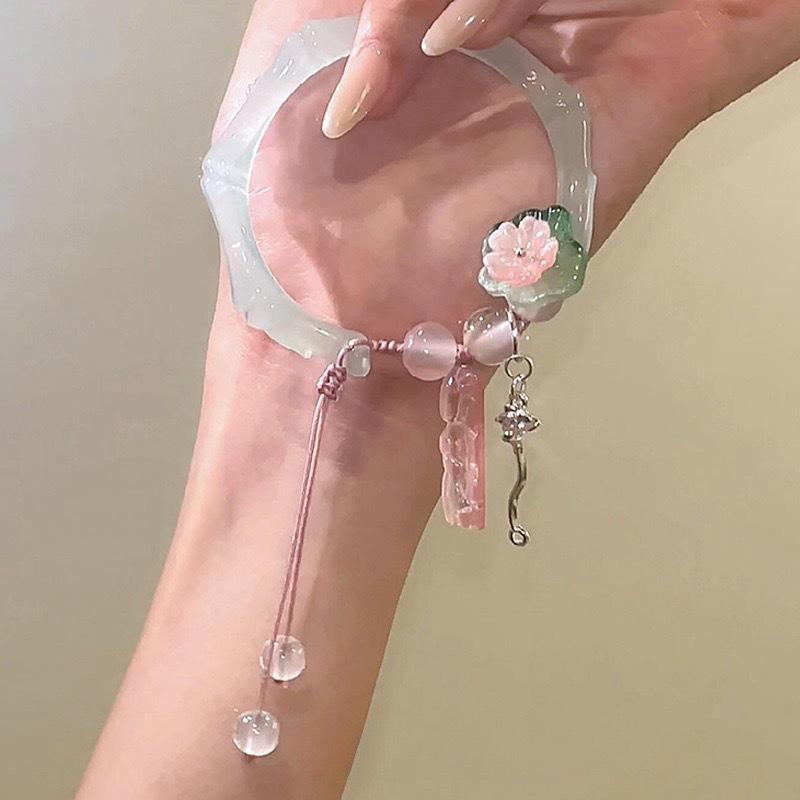 ブレスレット レディース チャイナ風 ピンク 白 花 竹モチーフ レトロ タッセル チャーム付き シンプル おしゃれ 普段使い プレゼント エスニック 韓国 アクセサリー