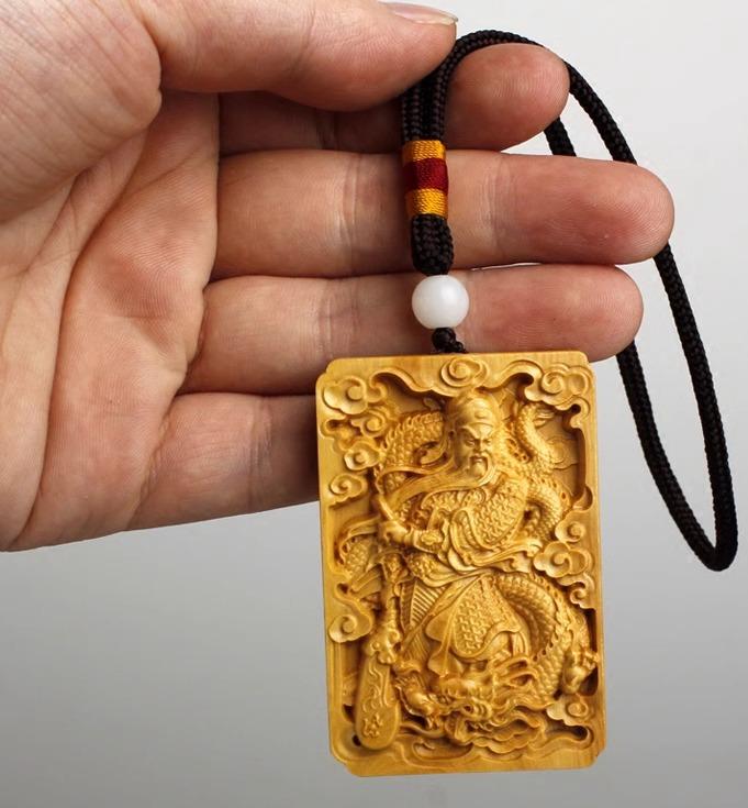 ペンダントトップ 大人 メンズ レディース ツゲ 木彫り 彫刻 工芸品 スクエア お守り キーホルダー ストラップ 観音 如来 フェニックス
