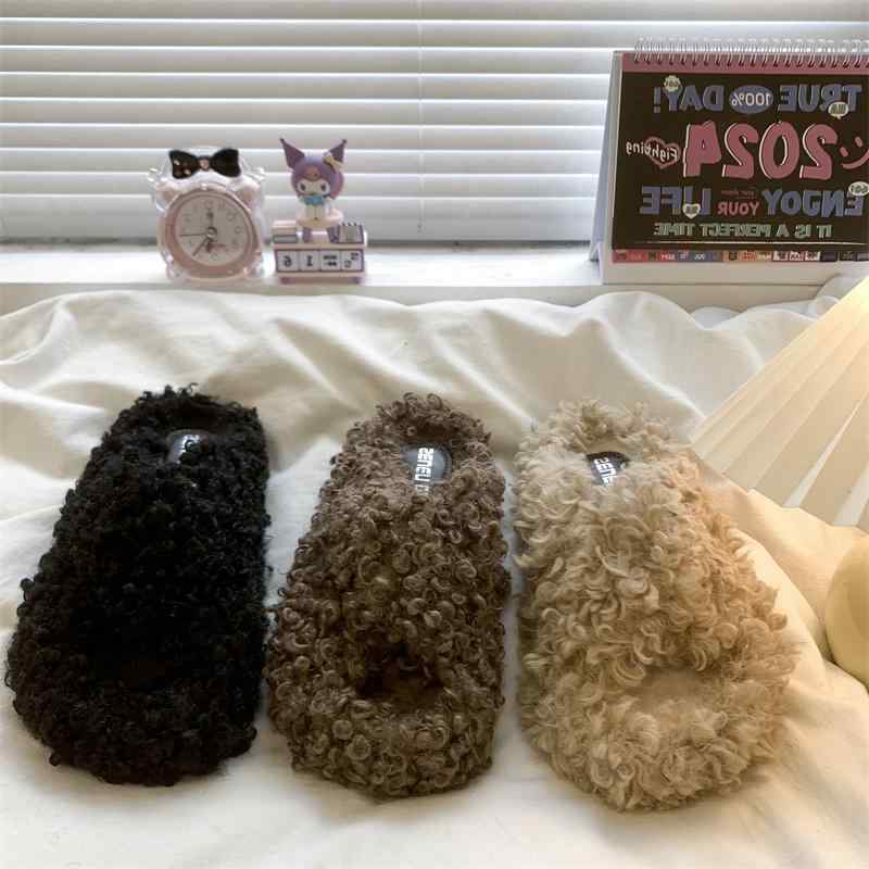 ルームシューズ もこもこ スリッパ レディース 秋冬 厚底 PU 韓国 フラット 疲れにくい 歩きやすい かわいい ふわふわ 柔らかい 室内履き オフィス 自宅 シンプル アプリコット 黒 茶色