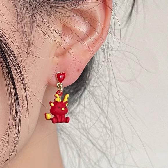 ピアス レディース おしゃれ 揺れる 文字 漢字 龍 花 福 招財 スターリングシルバー 925 キャッチ スタッド アクセサリー 装飾 小物 レトロ チャイナ風 新年 お祝い 個性的 ユニーク シンプル カジュアル 普段使い お出かけ 赤 白