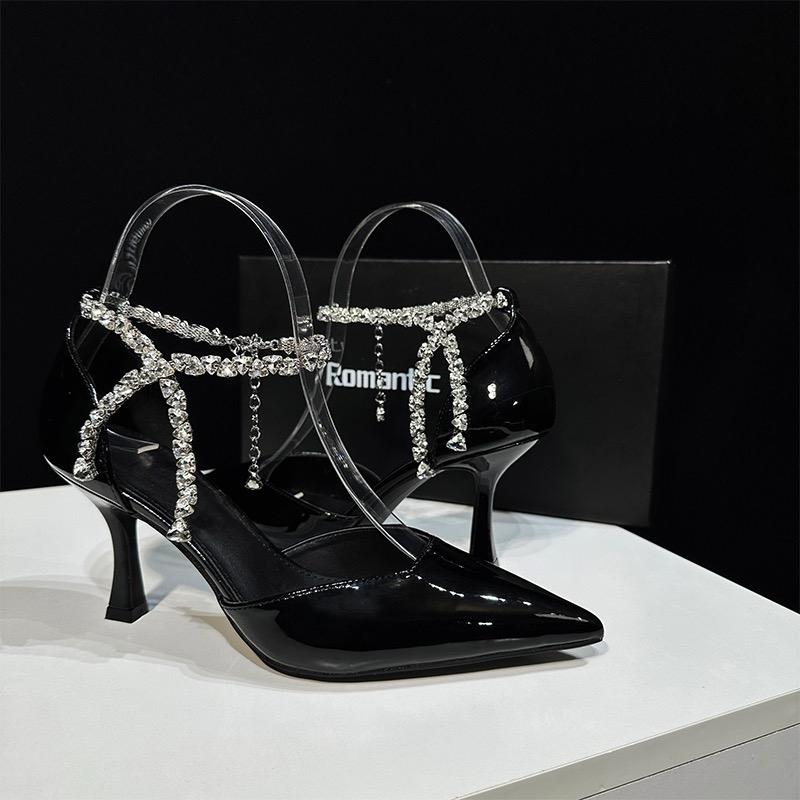 ポインテッドトゥ パンプス 大人 上品 エレガント レディース 韓国 ラインストーン チェーン キラキラ 細ヒール パーティー おしゃれ 黒