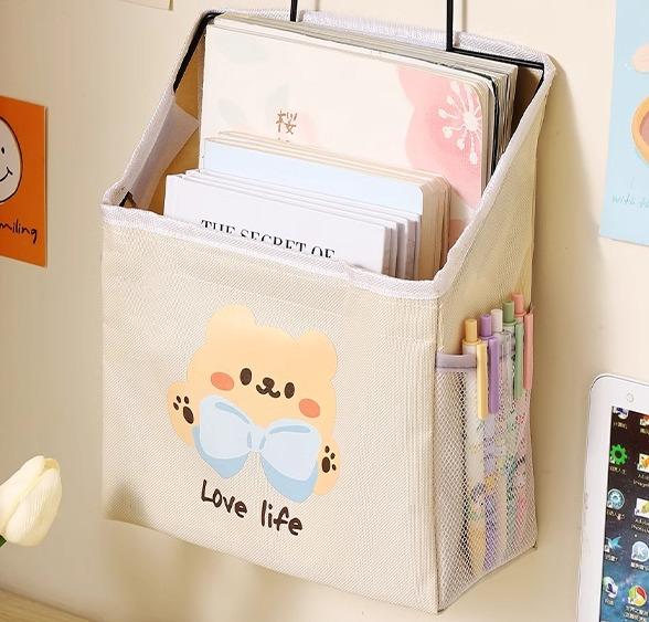 吊り下げ ラック バッグ 壁掛け 卓上 布製 バスケット 大容量 北欧 かわいい 寝室 子供部屋 洗面所 本 文房具 小物 フック付き クマ いぬ ベージュ グレー