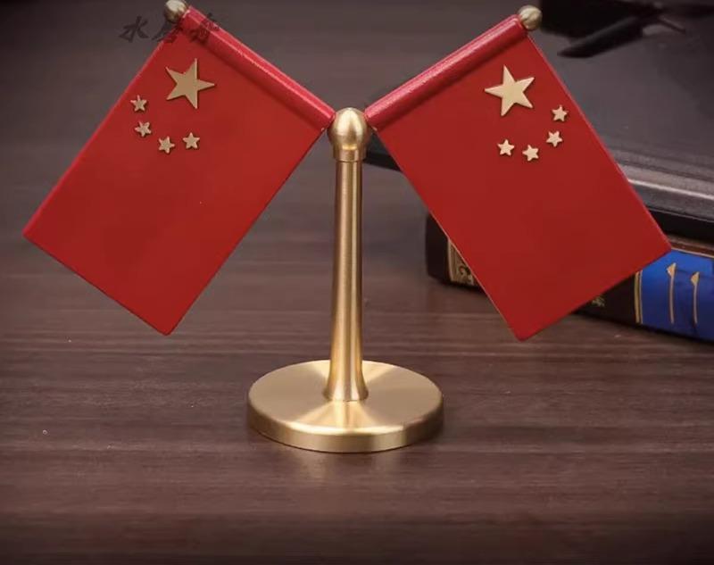 真鍮 置物 インテリア オブジェ 家庭用 玄関 リビング 寝室 卓上 車 装飾品 組み立て ネジ式 小さめ チ..