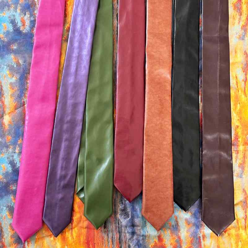 レザーネクタイ レディース おしゃれ コスプレ PU 手 結び 細 レトロ ロック 個性的 シンプル 光沢 柔らかい 黒 赤 緑 ロング