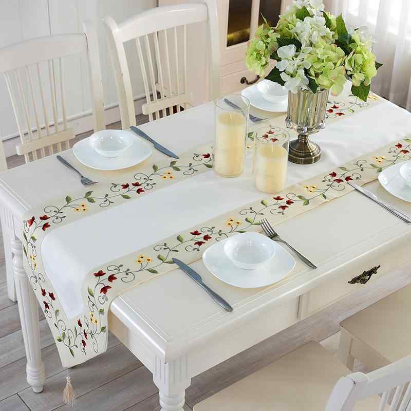 テーブルランナー おしゃれ アメリカン カントリー調 レトロ 刺繍 ダイニング 卓上 クロス ベッド サイドボード 装飾カバー タッセル 花柄 上品