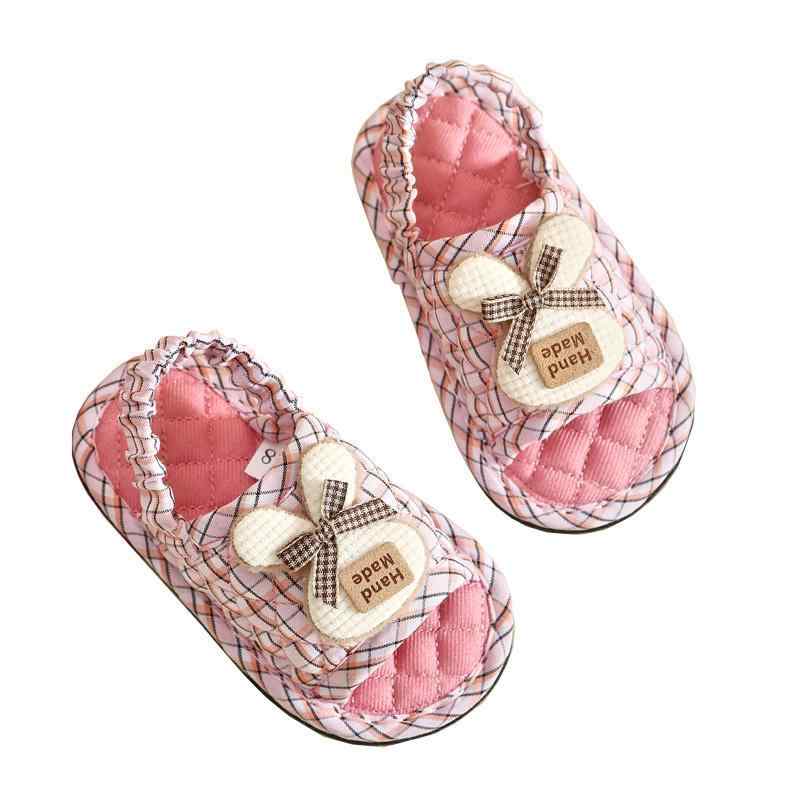室内履き キッズ かわいい スリッパ オープントゥ かかとなし ゴム ストラップ 男の子 女の子 子供 柔らかい うさぎ リボン 花 英字 装飾 滑り止め 普段使い 布 生地 家庭用 フロア チェック柄 紫 ピンク 緑