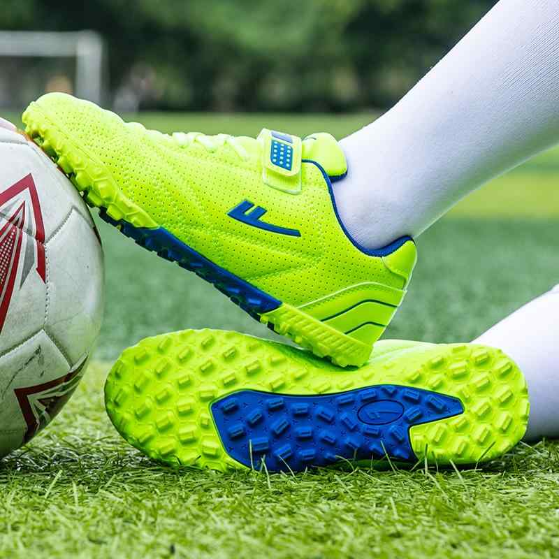 サッカースパイク トレーニングシューズ キッズ ジュニア 男の子 女の子 滑り止め 耐摩耗性 通気性 軽量 防水 保温 速乾 ロゴ 白 黒 ピンク