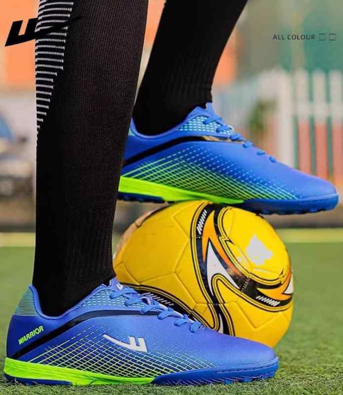 サッカースパイク トレーニングシューズ 大人 メンズ レディース 防水 耐摩耗性 通気性 ゴム底 PU 人工芝用 ロゴ カジュアル おしゃれ オレンジ 黒 青