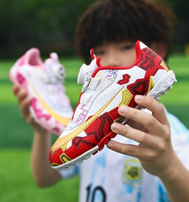サッカースパイク ジュニア 秋冬 スポーツ シューズ 男女兼用 折れ 爪 防止 トレーニング 回転 バックル 面ファスナー おしゃれ 白 黒 赤