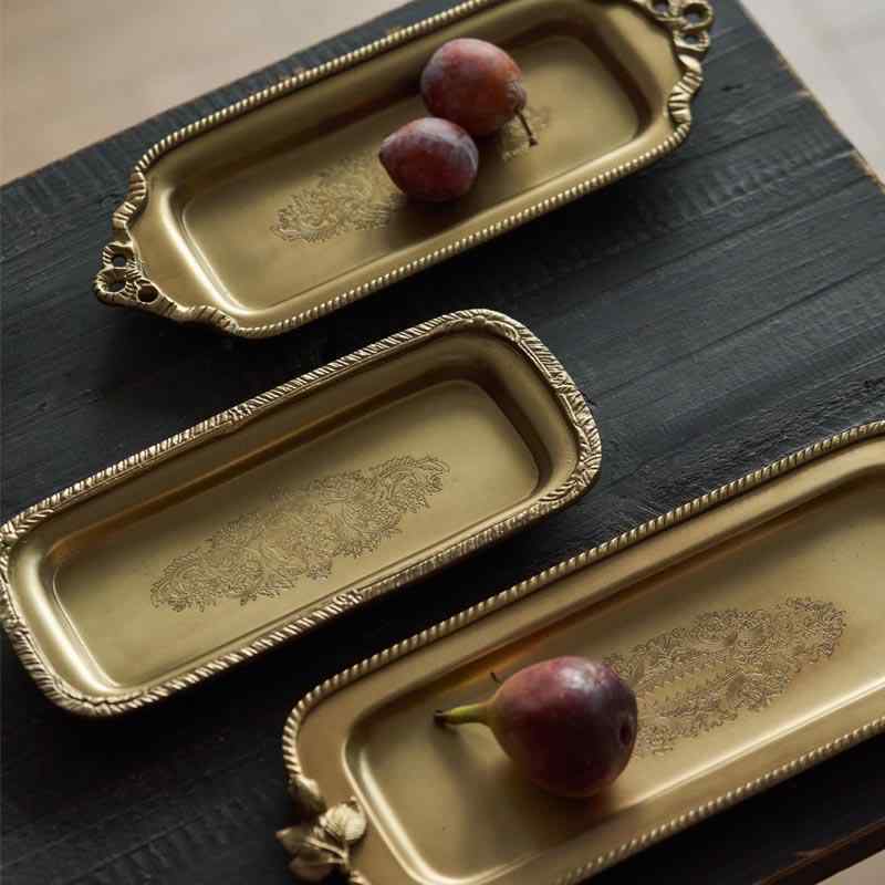楽天フロントップ楽天市場店インテリア トレイ 真鍮 彫刻 ヨーロピアン レトロ シンプル フルーツ お菓子 アクセサリー 収納 ストレージ 卓上 リビング ダイニング おしゃれ