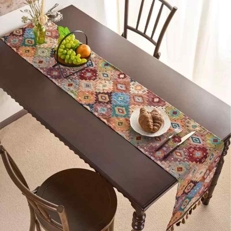 楽天フロントップ楽天市場店テーブルランナーおしゃれ アメリカン レトロ ボヘミアン 綿 麻 ダイニング 家庭用 装飾 キャビネット用 大きめ ロング タッセル ペイズリー 総柄 赤 緑 オレンジ