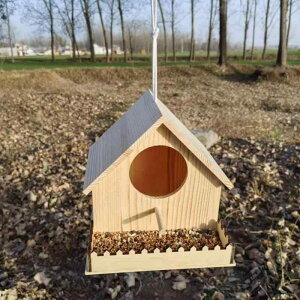 鳥 餌台 フィーダー 巣 ケージ 壁 バルコニー 別荘 公園 屋外 箱 屋根 家型 バード ウォッチング 穴 吊り下げ おしゃれ ナチュラル 木 赤