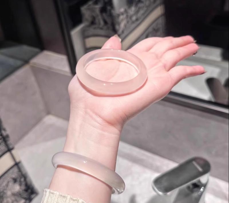 バングル レディース アクセサリー ブレスレット 瑪瑙 カルセドニー 白月光 ラウンド シンプル おしゃれ 透明感 プレゼント 誕生日 記念日