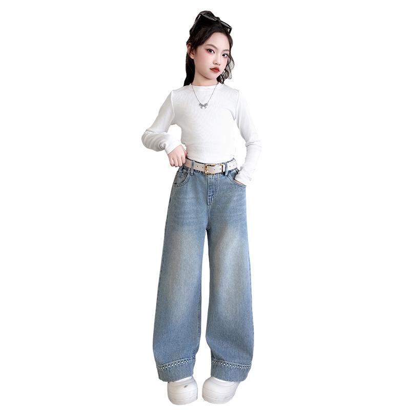 スタイル: カジュアル シルエット: ゆったり ウエスト: ミドルウエスト 柔らかさ: 普通 パンツ丈: ロング 素材: デニム デザイン: ウエストゴム 加工: ウォッシュ加工 厚さ: 標準 柄: ロゴプリント 特徴: 裏起毛なし カラー: 3660ロールアップ刺繍