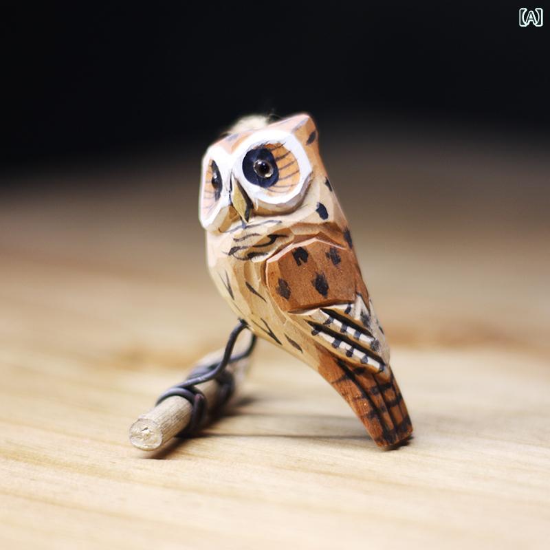 フクロウ 置物 玄関 木彫り ペンダント 無垢材 かわいい 装飾 吊り下げ インテリア レイアウト オーナメント 小さめ レトロ 黄色 茶 白 ギフト