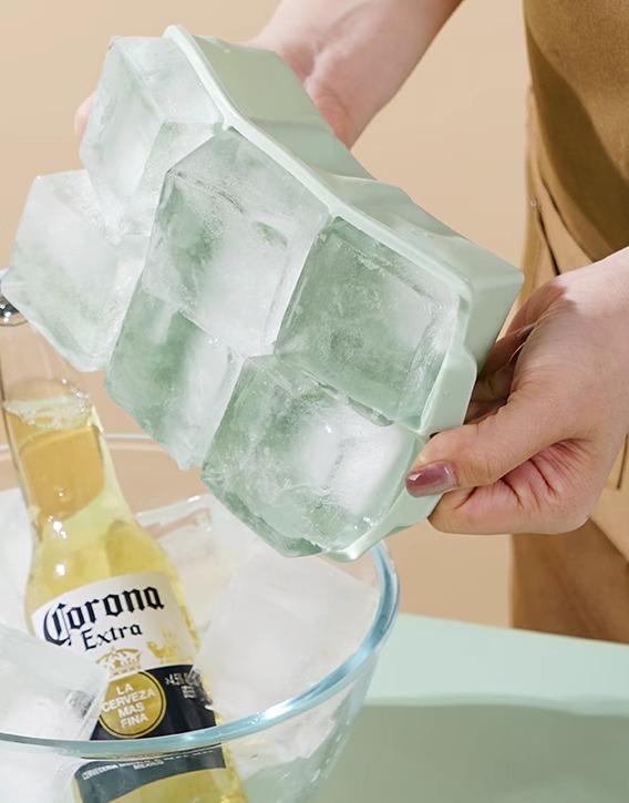 氷皿 シリコン 大きい氷 蓋 アイスキューブ トレー 柔らかい 取り出しやすい ジュース 離乳食 食品 冷凍 保存 キッチン用品 省スペース 4マス 緑 ピンク