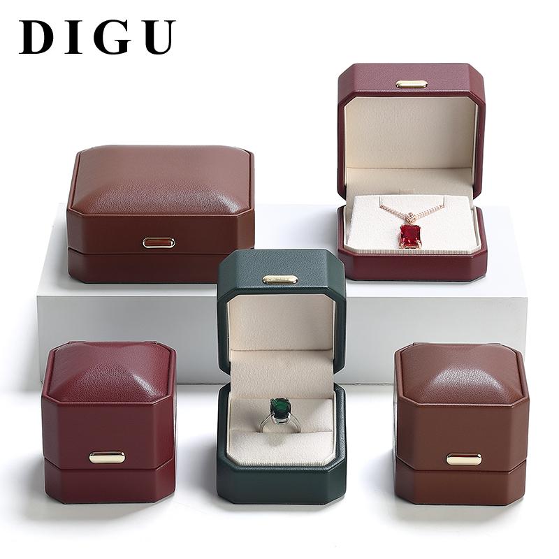 アクセサリー 収納 ボックス リング レザー イヤリング ネックレス ブレスレット シンプル ディスプレイ 赤 緑 茶 ケース コンパクト