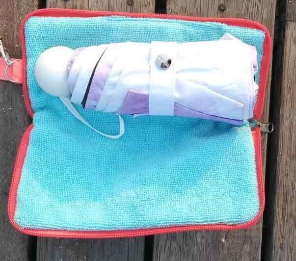 傘 収納 カバー 折りたたみ 防水 内側 吸水 マイクロファイバー 持ち運び便利 フック スナップボタン ..