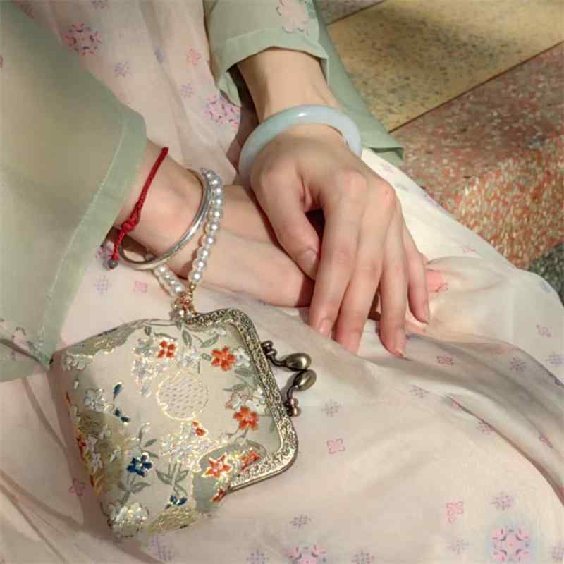 がま口 小銭入れ かわいい レトロ 中国風 錦織り コットン 留め具 コインケース カード ギフト 普段使..