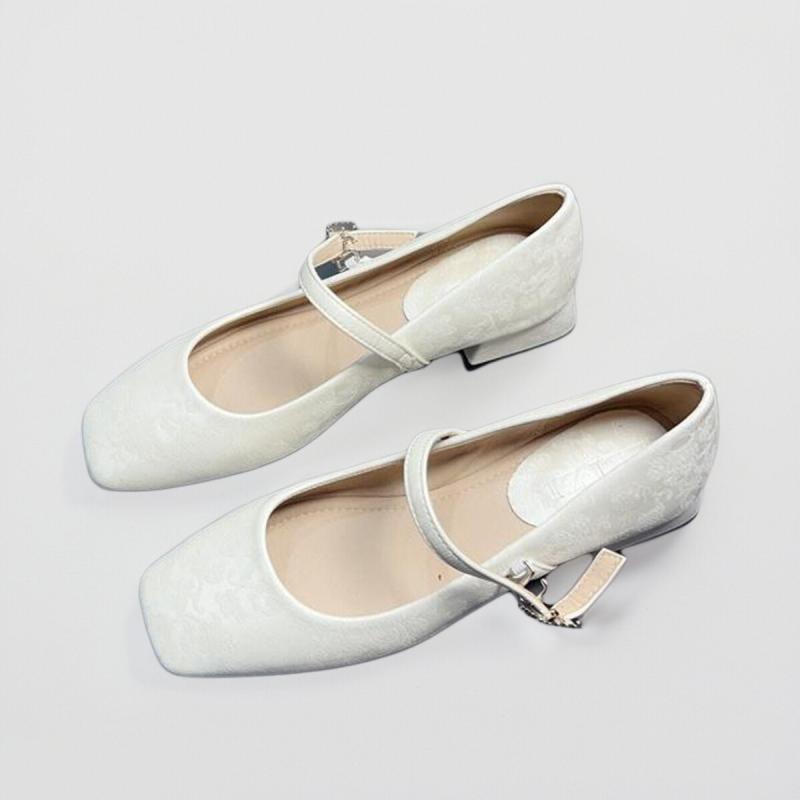 樂天商城 - ローヒール パンプス レディース チャンキー 女性 おしゃれ 韓国 スクエアトゥ ジャガード 花柄 夏 チャイナ風 通勤 普段使い お出かけ カジュアル ストラップ PU 黒 アプリコット