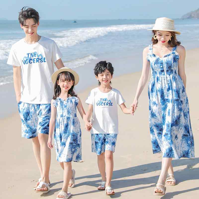 親子 ペアルック ワンピース おしゃれ 夏 大きいサイズ セットアップ トップス ボトムス ギャザー フリル ノースリーブ 半袖 普段使い お出かけ 旅行 女性 男性 女の子 男の子 ボヘミアン プリント 英字 タイダイ柄 青 白