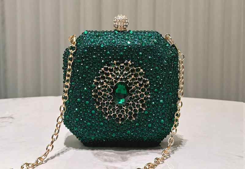 クラッチバッグ レディース フォーマル パーティー ミニバッグ きらきら チェーン ラインストーン 上品 エレガント おしゃれ