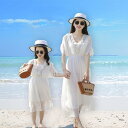 親子 ペアルック ワンピース リゾート 旅行 リンクコーデ カジュアル おしゃれ 写真 撮影 春夏 シフォン 母 娘 ビーチ ロング フリル キラキラ ビーズ 白 韓国