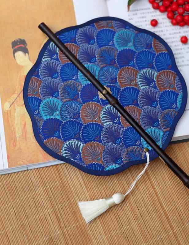 扇子の素材：綿と麻扇骨の材質：竹