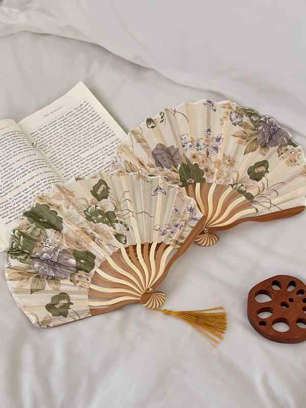 中国 扇子 レディース 水墨画風 夏 納涼 レトロ 折りたたみ式 タッセル 持ち運び便利 耐久性 漢服 チャイナドレス 小物 おしゃれ 花柄 シェル型 半円形 ギフト