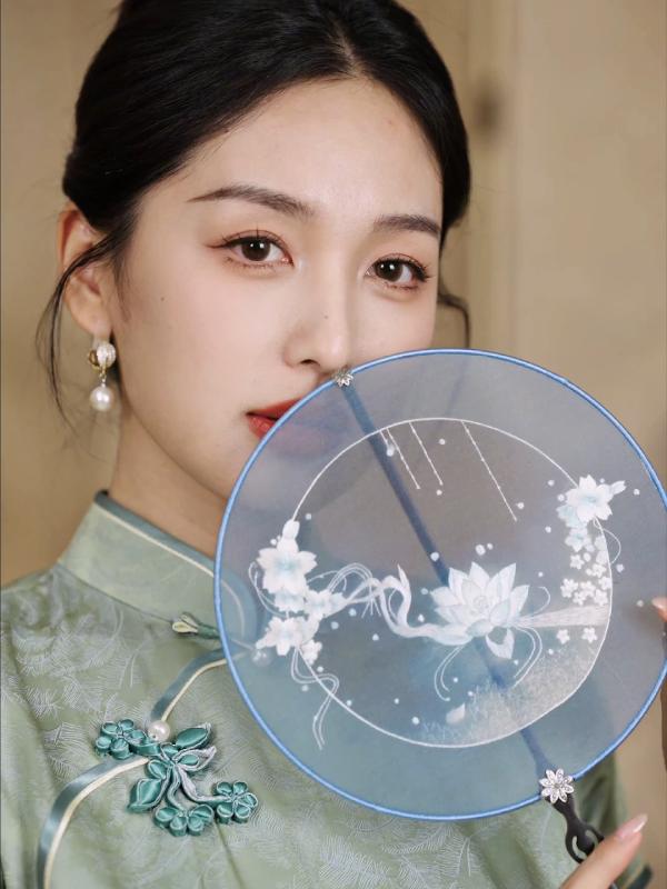 中国 扇子 レトロ レディース 両面刺繍 タッセル うちわ 木 ロング柄 おしゃれ 漢服 チャイナドレス ア..