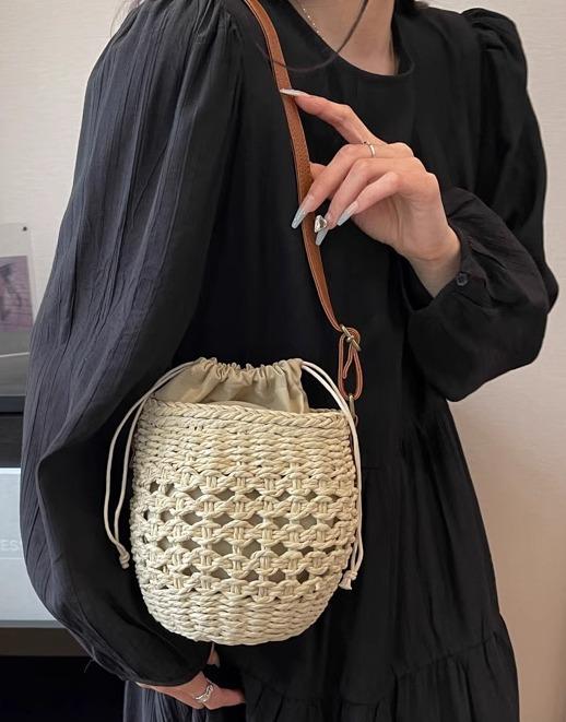 カゴバッグ レディース 夏 ショルダー 斜めがけ 巾着 ストラップ 調節可 大容量 旅行 ビーチ おしゃれ ..