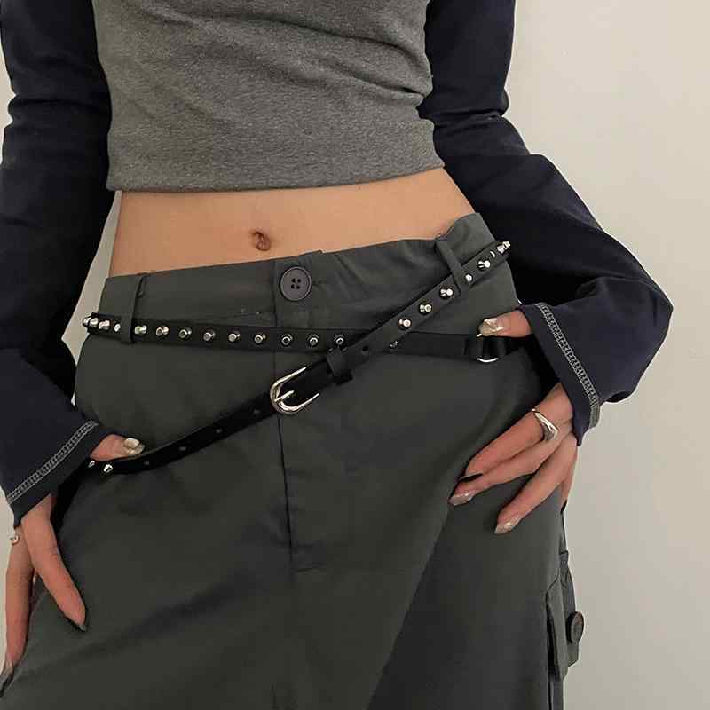 素材: 合皮 スタイル: ヒップホップ ベルトタイプ: ウエストベルト カラー: ブラック バックル素材: 合金 バックルタイプ: ピンバックル 長さ: ダブルループ 幅: 1.3cm