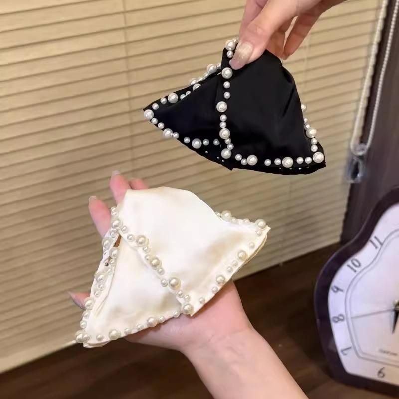 三角 ヘアクリップ レディース おしゃれ サテン パール 貝殻 クリップ 髪留め 大人可愛い 上品 デイリ..