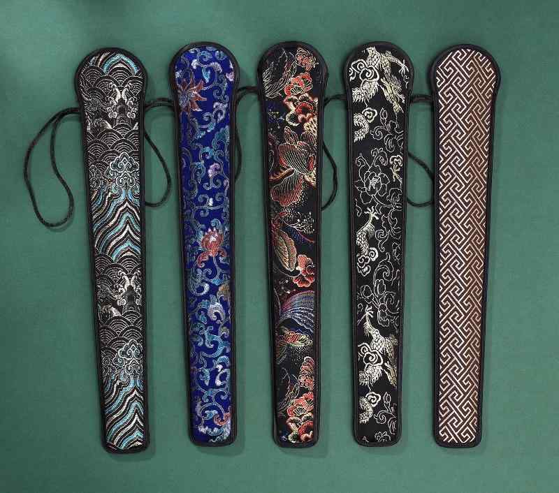 扇子袋 女性 男性 布 柔らかい チャイナ風 刺繍 収納 漢服 持ち運び 保護 カバー バッグ 折りたたみ ストラップ ポータブル レトロ 夏 ラウンド 波 ドラゴン 花柄 青 黄色 黒