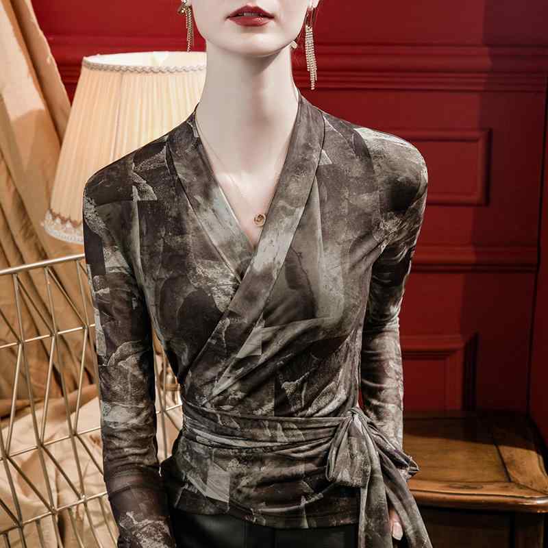 トップス レディース きれいめ おしゃれ 大人 ヴィンテージ風 総柄 長袖 Vネック バンド調節 秋 映え