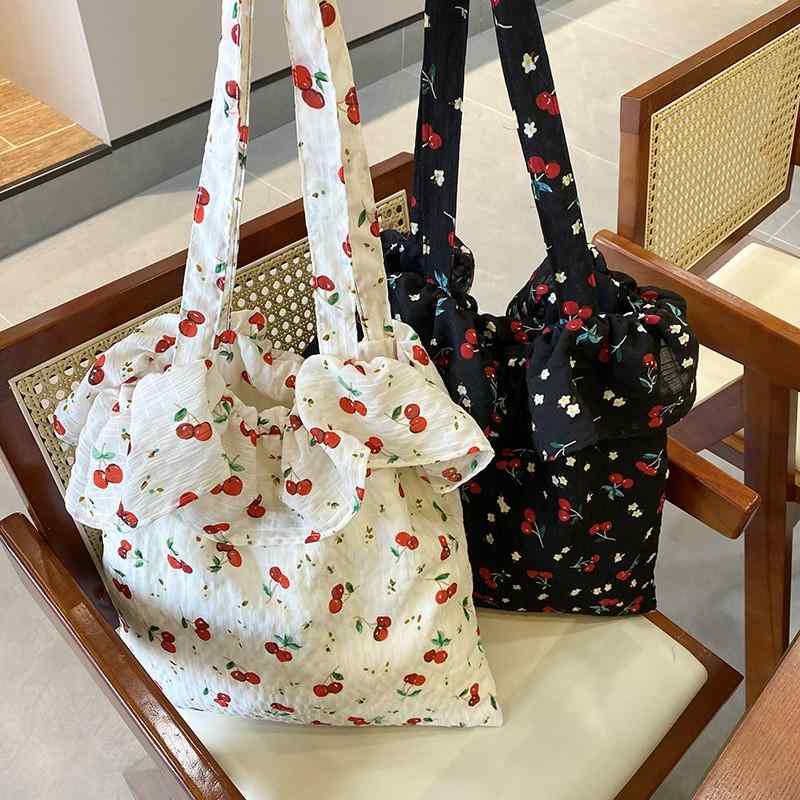 ショルダーバック レディース 春夏 鞄 手提げ トート フリル ポケット 大容量 柔らかい 普段使い ショッピング ガーリー サクランボ 白 黒
