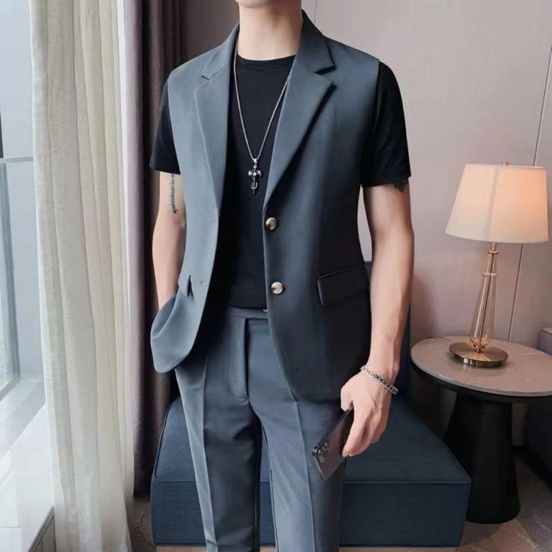 服のシルエット: タイトめ デザイン: ボタン装飾付き 機能: ノンアイロン加工 素材: ポリエステル スタイル: な都会的スタイル シーン: カジュアル 厚さ: 薄手 : ビジネスカジュアル 襟タイプ: テーラードカラー ポケット仕様: 蓋付きポケット 前立て: シングルボタン 柄: 無地 サイズ展開: 4XL.3XL.2XL.M.L.XL カラー展開: ブラック.スモークブルー.ホワイト