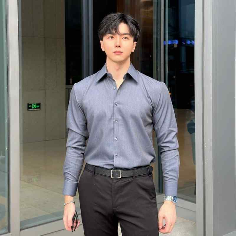 サイズ: M.L.XL.2XL.3XL.4XL 柄: 無地 襟タイプ: 折り襟 カラー: コーヒー.ホワイト.ブラック.グレー.グリーン.デニムブルー 袖丈: 長袖 厚み: 標準 シルエット: ゆったり デザイン: ボタン装飾 機能: 形状記憶（ノーアイロン加工） 素材: ポリエステル97%.ポリウレタン3%